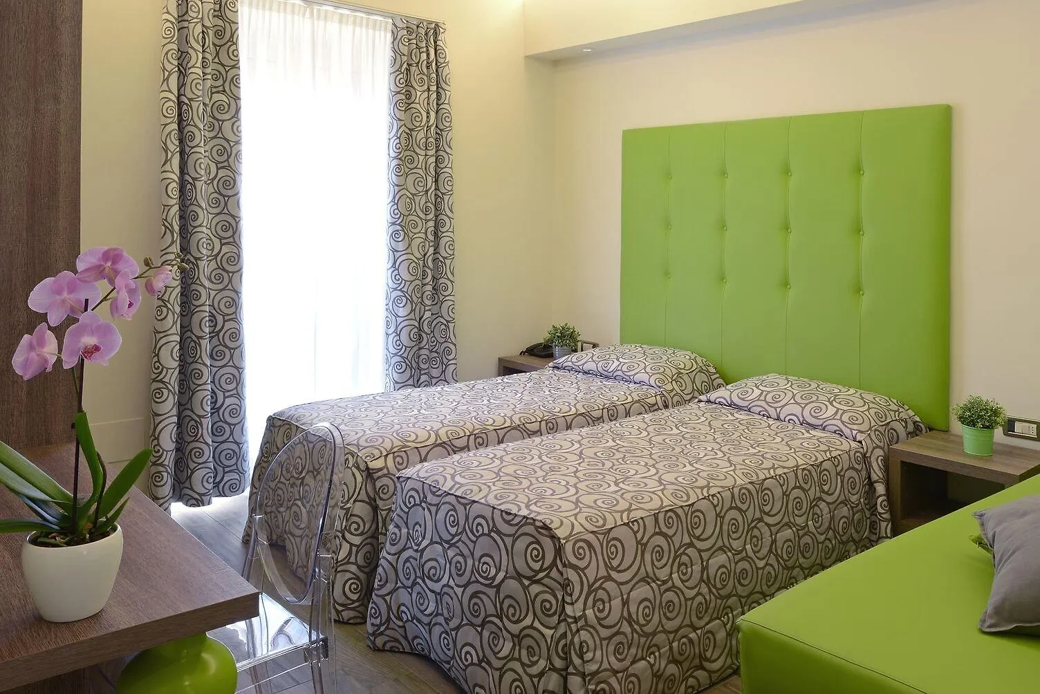 ***  מילאנו Hotel Sempione איטליה
